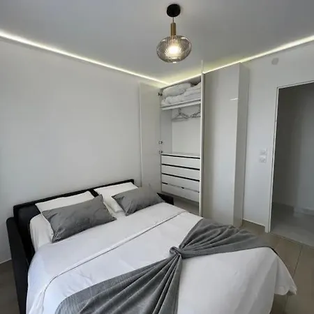 De Luxe